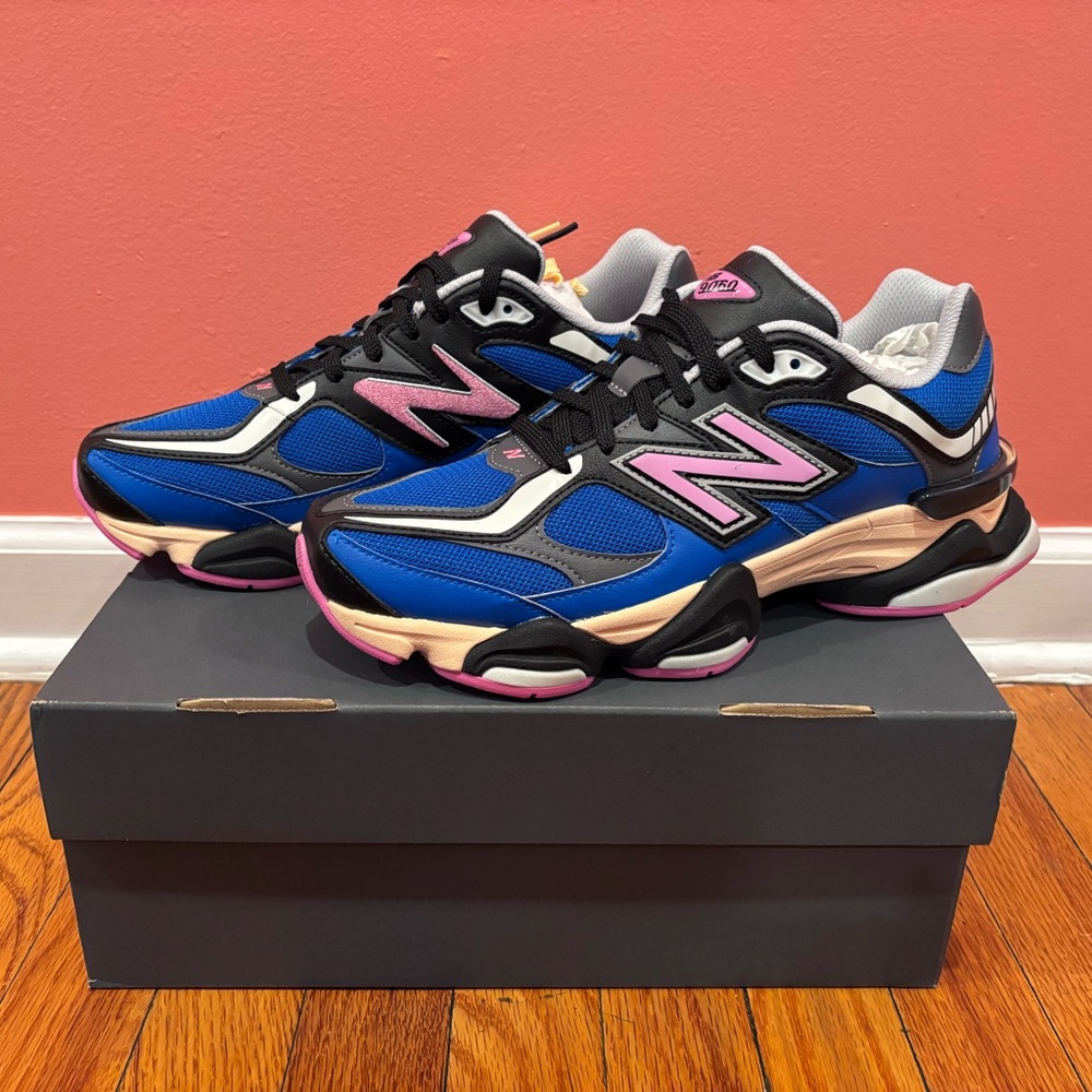 Men’s New Balance Blue and Pink Sneakers with Chunky Silhouette